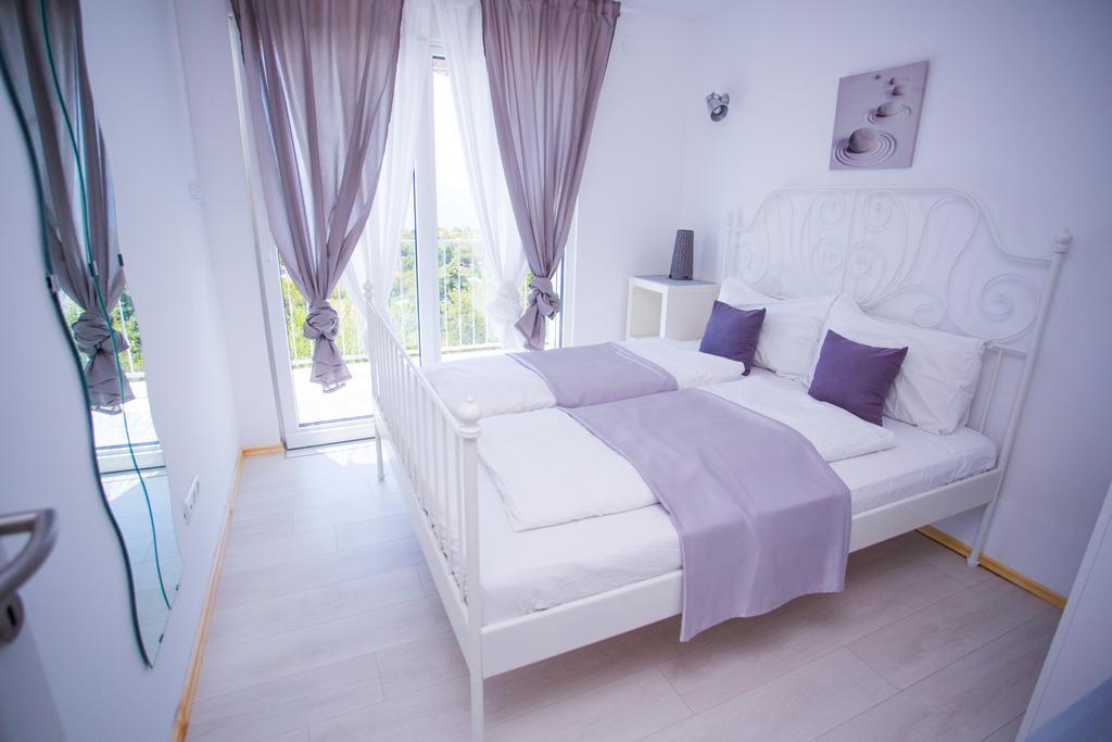 Apartments Lavarin Novi Vinodolski Buitenkant foto
