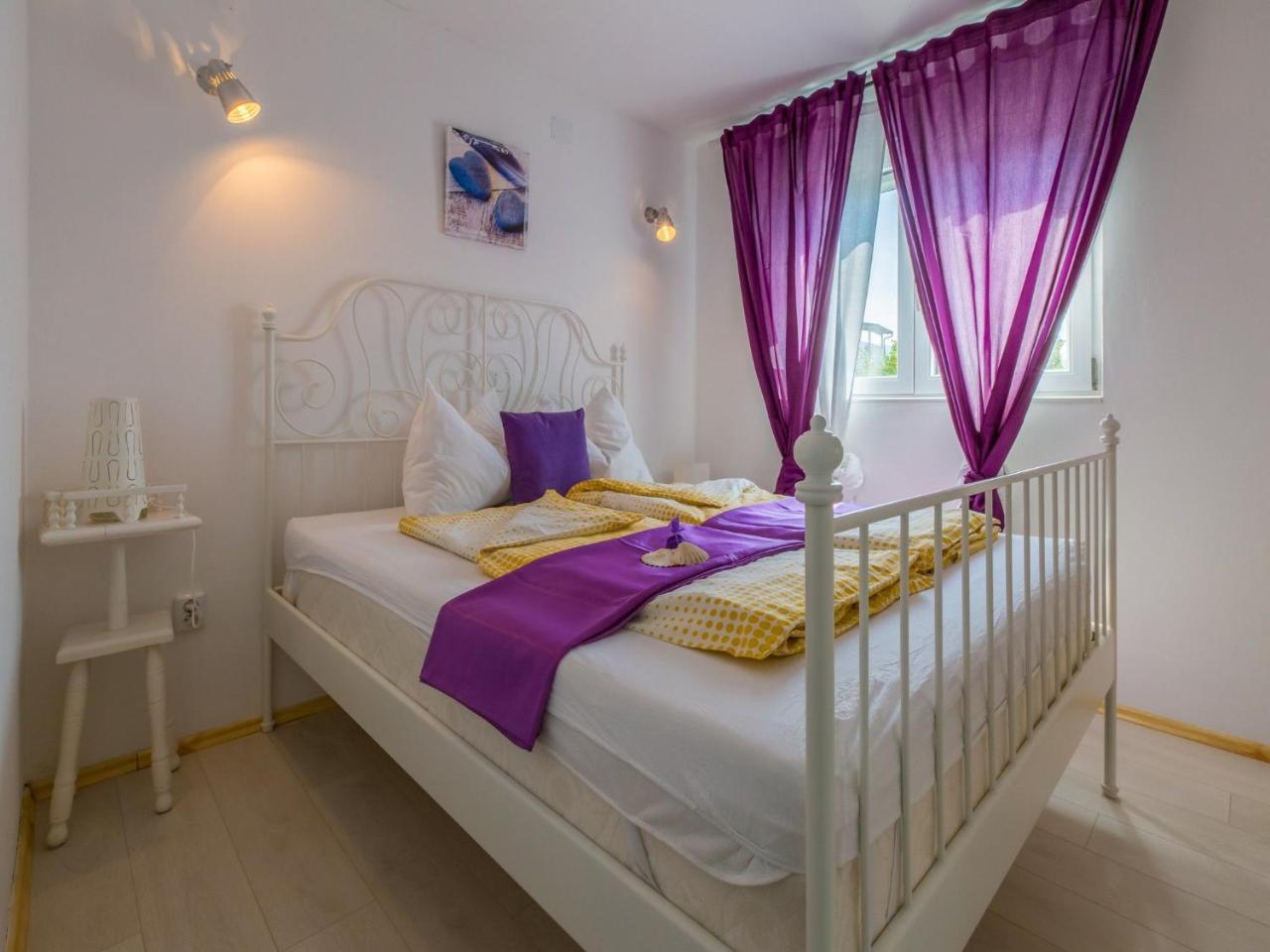 Apartments Lavarin Novi Vinodolski Buitenkant foto
