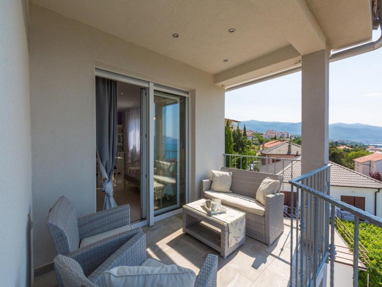 Apartments Lavarin Novi Vinodolski Buitenkant foto