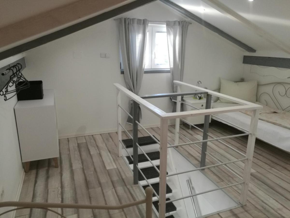Apartments Lavarin Novi Vinodolski Buitenkant foto